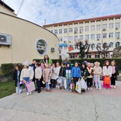 Elevii de la Sf Nicolae aduc fericire copiilor proveniti din mediile defavorizate