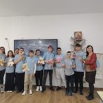 Elevii din Calnic aduc fericire copiilor defavorizati jucarii donate cu dragoste