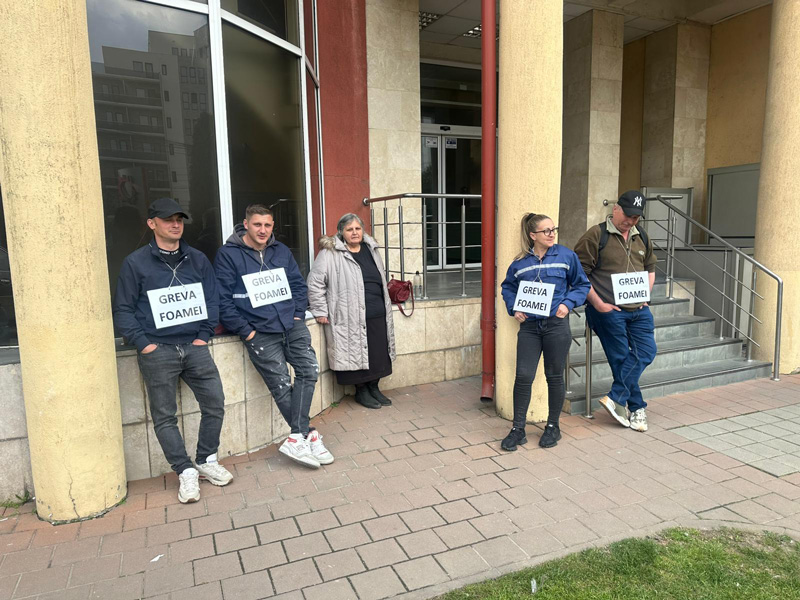 O femeie bolnava de o afectiune incurabila s a alaturat angajatilor in greva foamei pentru a i sprijini pe CEO
