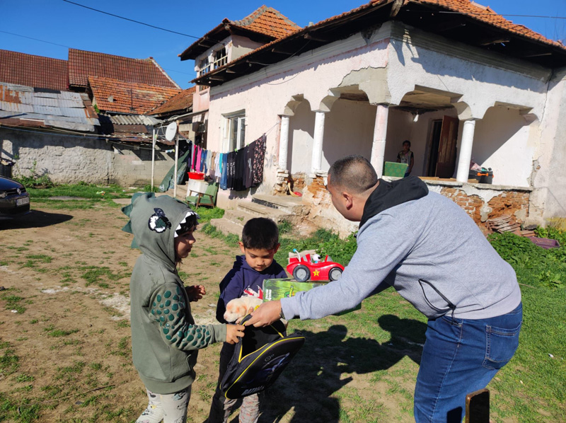 Caravana Gorjeanul a adus fericire copiilor din Scoarta