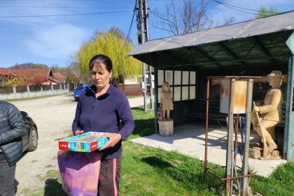 Caravana Gorjeanul a ajuns la copiii din satele de basm Polovragi si Racovita