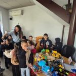 Elevii de la Savoiu au donat jucarii in campania Gorjeanul