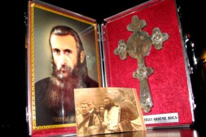 Invierea Domnului pentru Sfantul Arsenie de la Prislop Dificil de spus cand S a smerit Hristos mai mult in fata omului cand S a rastignit pe Cruce sau cand S a pogorat din Slava Lui de Dumnezeu