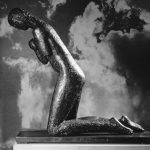 Rugaciunea lui Brancusi in epoca Ierusalimului rastignirii Mi s a cerut sa fac o femeie care se roaga intr un cimitir si am simplificat subiectul pana la formele eseniale Constantin Brancusi