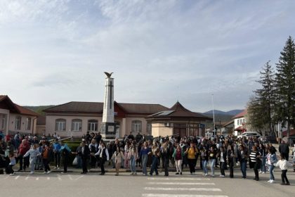 Traditia a reunit sute de oameni la Tismana la Hora de Pomena