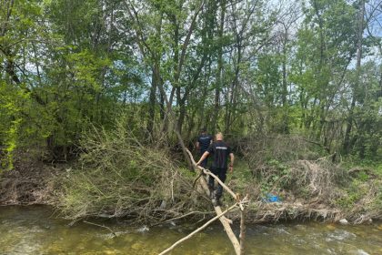 video barbat disparut cautat de echipe mixte cu ajutorul unei drone cu termoviziune si a unui caine de urma