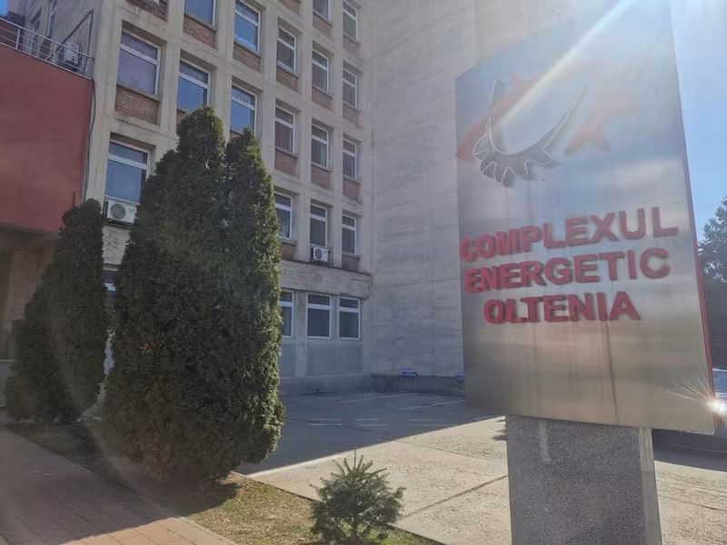 A solicitat o adeverinta pentru pensie si a dat in judecata CE Oltenia