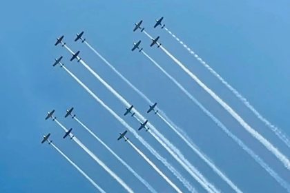 Avioane militare si spectacole de acrobatie aeriana sambata la Aerodromul Barza