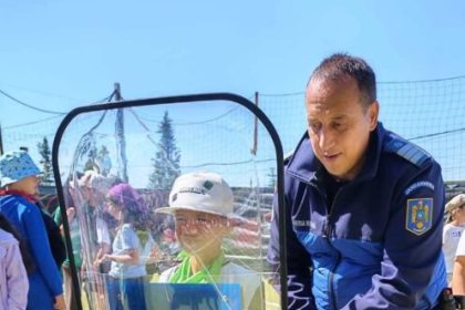 Lectii de siguranta montana pentru 125 de elevi aflati in tabara la Ranca