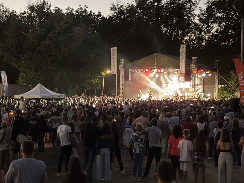 Mii de persoane la Festivalul de Film Brancusi 150 desfasurat la Pestisani