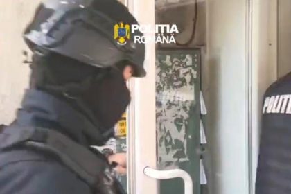 Targu jieni acuzati ca indemnau tinere la prostitutie retinuti in arest