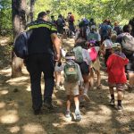 VIDEO Politia si jandarmeria in actiune la Campul organizat de Cercetasilor Romaniei Acasa la Brancusi