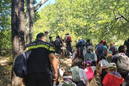 VIDEO Politia si jandarmeria in actiune la Campul organizat de Cercetasilor Romaniei Acasa la Brancusi