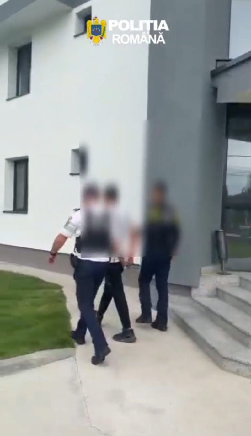 VIDEO Tanar retinut dupa ce a furat doua masini