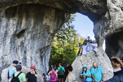 Ziua Salvamont 150 de persoane alaturi de salvatori in munti