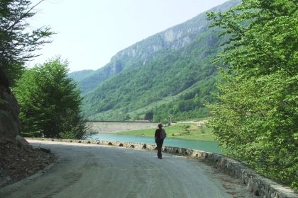 nostalgii de sfarsit de var in universul celor doua jiuri in enigmatica lume a momarlanilor