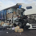 Accident cu două autotrenuri pe DEx 12. Noduri rutiere închise