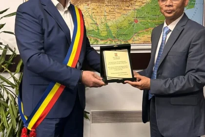 Ambasadorul Indiei a efectuat o vizită la Baia de Fier