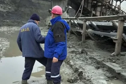 Angajații CEO primesc bocanci de protecție