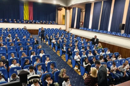 Atelier de zâmbete la CNSH Târgu Jiu: Întâlnire cu autoarea Povestiri din pădurea
