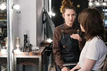 Ce să întrebi într-un salon nou înainte să te așezi pe scaun