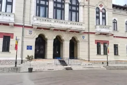 Cum a ajuns sediul Prefecturii Gorj de la bijuterie arhitecturală la clădire sinistră