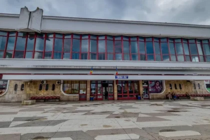 Gorjenii care călătoresc cu trenul: lucrările din Târgu Jiu modifică rutele