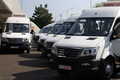 Gorjul solicită finanțare pentru 21 de microbuze electrice școlare