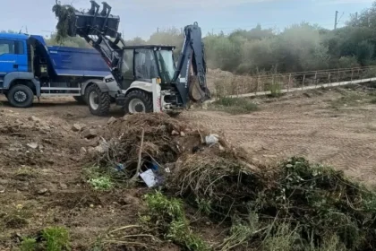 Gunoaie pe malurile apelor. Zona din județ cu cele mai multe deșeuri