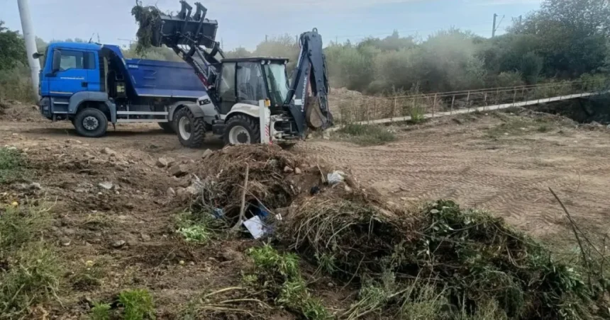 Gunoaie pe malurile apelor. Zona din județ cu cele mai multe deșeuri