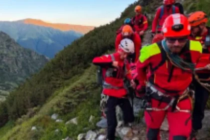 Incendiu sub Vârful Setea Mare, în Parâng. Salvatorii, în alertă