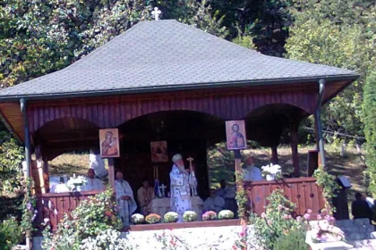 Liturghie arhierească la hramul Mănăstirii Târgu-Logrești