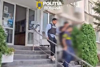 Minor de 17 ani, reținut după ce ar fi agresat doi tineri, la Turceni