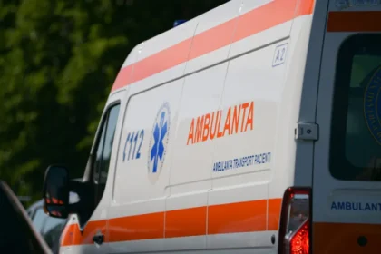 Motociclistă din Grecia rănită într-un accident pe DN 67, la Bengești-Ciocadia