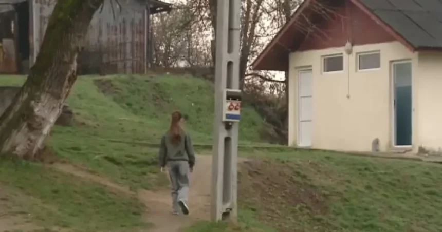 Patru școli din Gorj au toaletele în curte