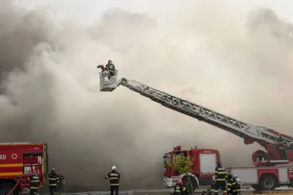 Pompierii din Gorj, chemați să stingă un incendiu în Severin