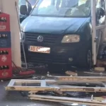 Șofer din Argeș, reținut după ce a intrat cu mașina într-un magazin din Gorj