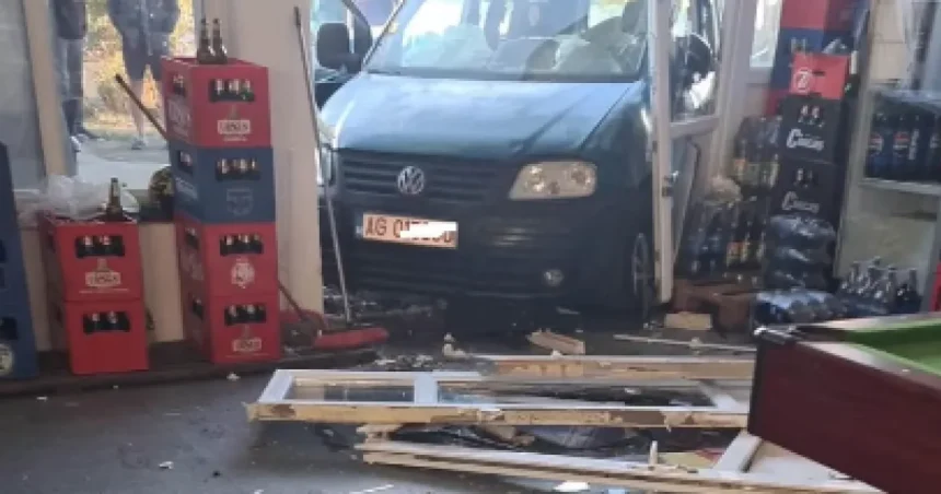 Șofer din Argeș, reținut după ce a intrat cu mașina într-un magazin din Gorj
