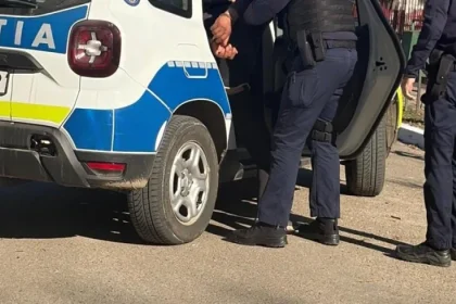 Tânăr de 16 ani reținut după ce ar fi agresat și cerut bani unui licean la Bumbești-Jiu