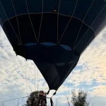 Video: Balonul cu aer cald, atracția turiștilor la Hobița!