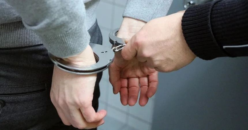 Bărbat din Runcu, reținut după ce ar fi furat combustibil și ar fi distrus bunuri