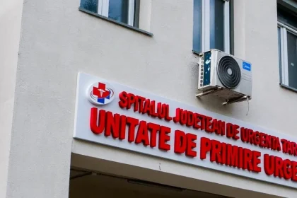 Copil bătut de trei minori, la UPU Târgu Jiu. Alarmă trasă de consilier județean