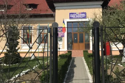 Elevă de 15 ani rănită la repetițiile Balului Bobocilor la un colegiu din Târgu Jiu