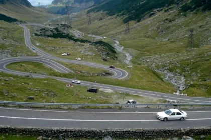 Gorjul atrage tot mai mulți turiști străini. Lună record pentru turismul de vară