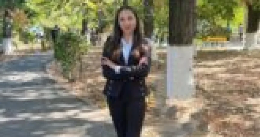 La 20 de ani, Elena din Târgu Jiu îi ajută pe copii să îndrăgească școala