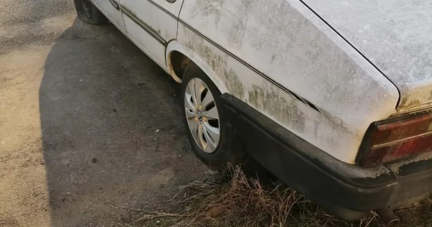 Mașinile abandonate ocupă parcările din Târgu Jiu. Riscurile pentru proprietari