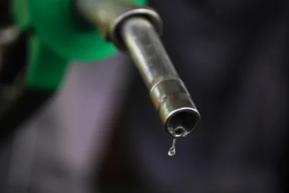 Motorina scapă deocamdată de scumpire. Acciza redusă, prelungită până pe 15 octombrie