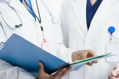 Peste 3.900 de medici, stomatologi și farmaciști dau examen. Subiecte unice în țară