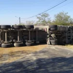 TIR răsturnat pe DN 67! Circulația rutieră este blocată